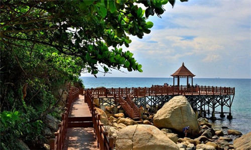 有什么和qq飞车相似的小游戏（与qq飞车相似的单机游戏）