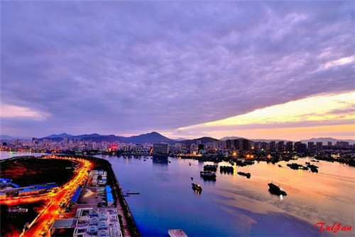 餐厅现在流行这样装修吗（现在餐厅用什么样款式的灯）